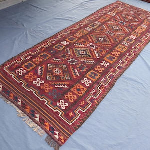 Alfombra Kilim de diseño geométrico de tejido plano de 4 x 11 pies, alfombra geométrica afgana vintage, alfombra bohemia turcomana, alfombra antigua oriental, alfombra de pasillo