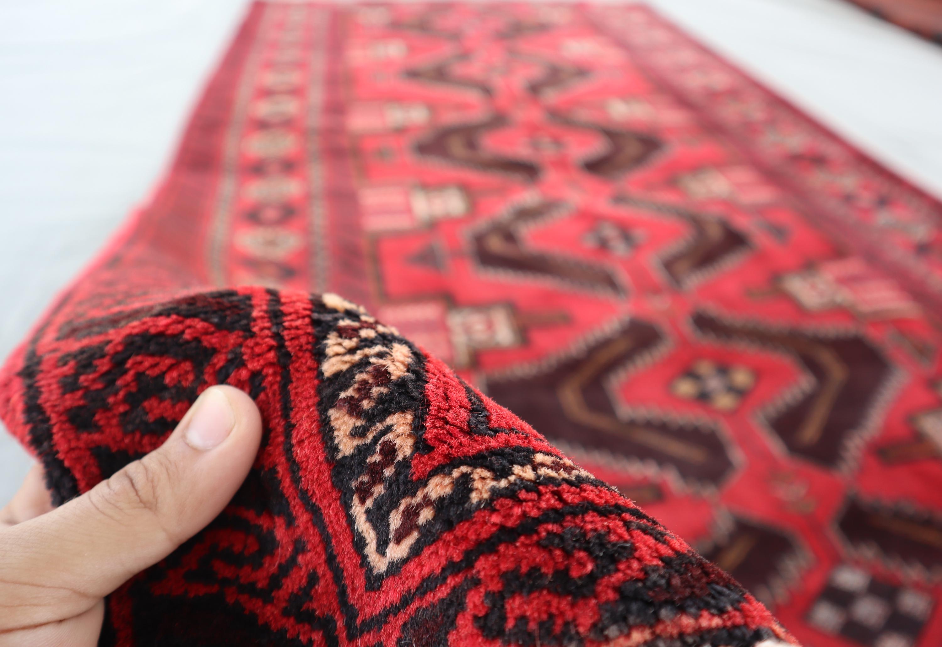 アンティーク アフガン バルーチ ラグ：赤い幾何学模様のウール