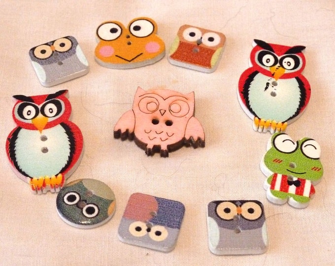 Buttons Owls and a Frog    set of 10 /M10