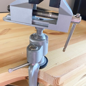 Benchtop 360-Degree Swivel Vise with 3&quot; Rubber Jaws