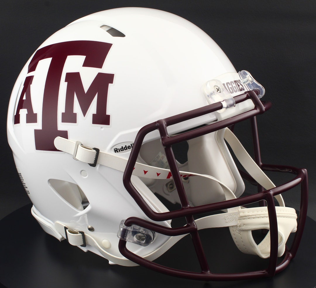 thumbnail interactive-video image 1 of Texas A&M Aggies Riddell SPEED Full Size Replica Football Helmet – Medium 1 of 6