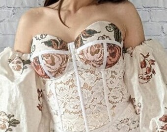 Lace embroidered cups bodice