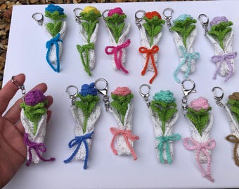 Llavero de flor de margarita de ganchillo, mini adorno para bolso hecho a mano con forma de ramo, lindo llavero floral, accesorio de flor de algodón, lindo regalo para ella.