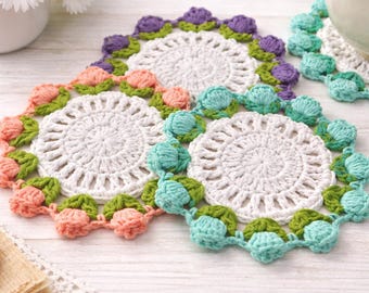 Juego de 4 posavasos de flores de ganchillo – Hechos a mano en el Reino Unido / Posavasos coloridos – Decoración de cocina estilo cottagecore – Regalo de inauguración de la casa - Juego de posavasos de ganchillo