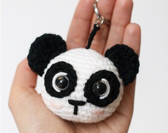 Panda de crochet: un lindo mini amigurumi, regalo hecho a mano, decoración de habitación o llavero.