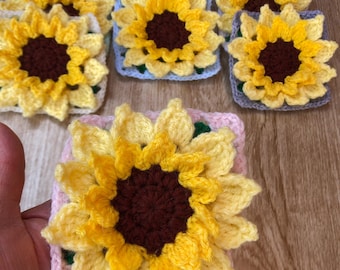 Cuadrado de ganchillo con girasoles | Motivo floral de ganchillo 3D hecho a mano | Aplique para manta, bolso, cárdigan o cojín estilo boho