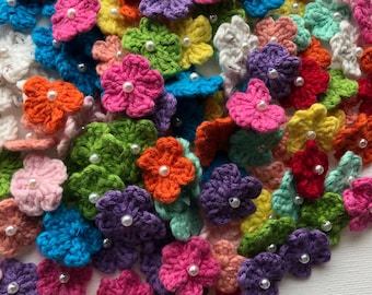 Mini flores de margarita de ganchillo con perlas | Mini flores hechas a mano | Scrapbooking, costura, accesorios para el cabello, adornos para manualidades