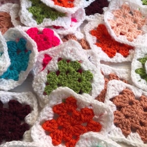 Mini Granny Squares Crochet Appliques – Handmade Colorful 6x6cm Squares – Set for Patchwork, Sewing, DIY Crafts & Gifts