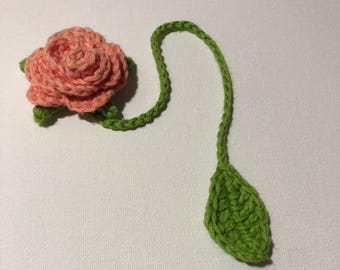 Dije de flor de crochet para bolso | Llavero de rosa hecho a mano | Accesorio floral para bolso | Bonita flor de crochet | Regalo para ella | Llavero floral hecho a mano