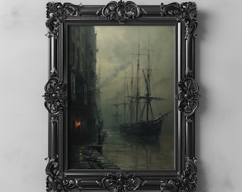 Peut inclure: Une peinture à l'huile encadrée en noir représentant une scène de port brumeux avec trois navires à l'ancre. Les navires sont en silhouette contre le ciel gris et l'eau. La peinture est dans un cadre sombre et orné.