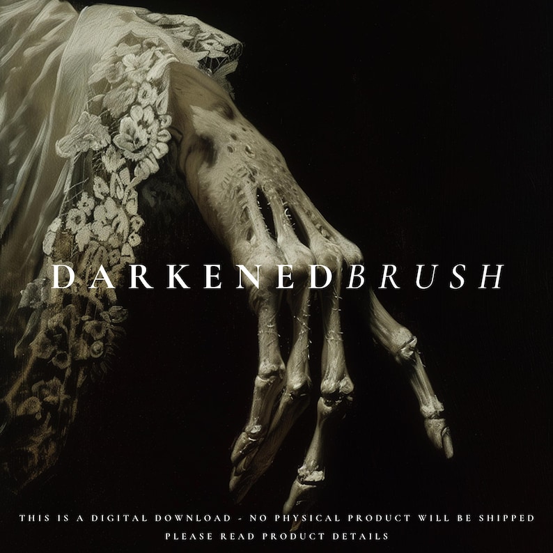 K&ouml;nnte beinhalten: Eine skelettartige Hand mit langen, d&uuml;nnen Fingern ragt aus einem dunklen Hintergrund heraus. Die Hand ist teilweise mit einem wei&szlig;en Spitzenstoff mit Blumenstickerei bedeckt. Der Text "DARKENEDBRUSH" ist in wei&szlig;en Buchstaben &uuml;ber das Bild geschrieben.