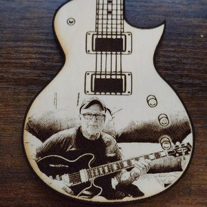 Laser Engraved Electric Guitar Shaped Wood Photo/Engraved Musician Photo/Engraved Concert  Photo/Guitar Wall Hanging/Guitar Photo Magnet/