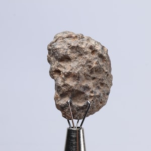 Lunar Meteorite, 5.6g Feldspar Breccia, Natural meteorite,from Bechar Algeria ET86