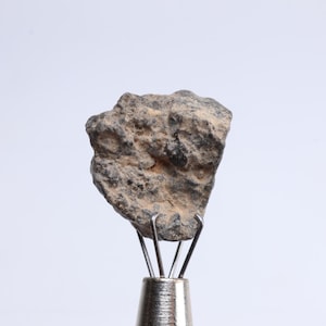 Lunar Meteorite, 2.5g Feldspar Breccia, Natural meteorite,from Bechar Algeria ET143