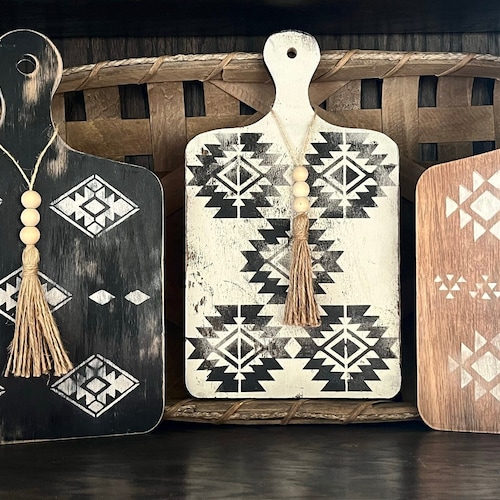 Planche à découper aztèque peinte à la main : décor tribal rustique