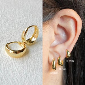 My go-to shaped huggie hoops, perfectly tapered.I love stacking them with other styles.