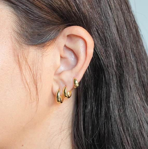 Tapered Gold Huggie Hoops Earring - Chunky Huggie Hoop - Gold Hoop - Minimalist Jewellery - Gift for Her - Dainty Earring - Summer Earrings
