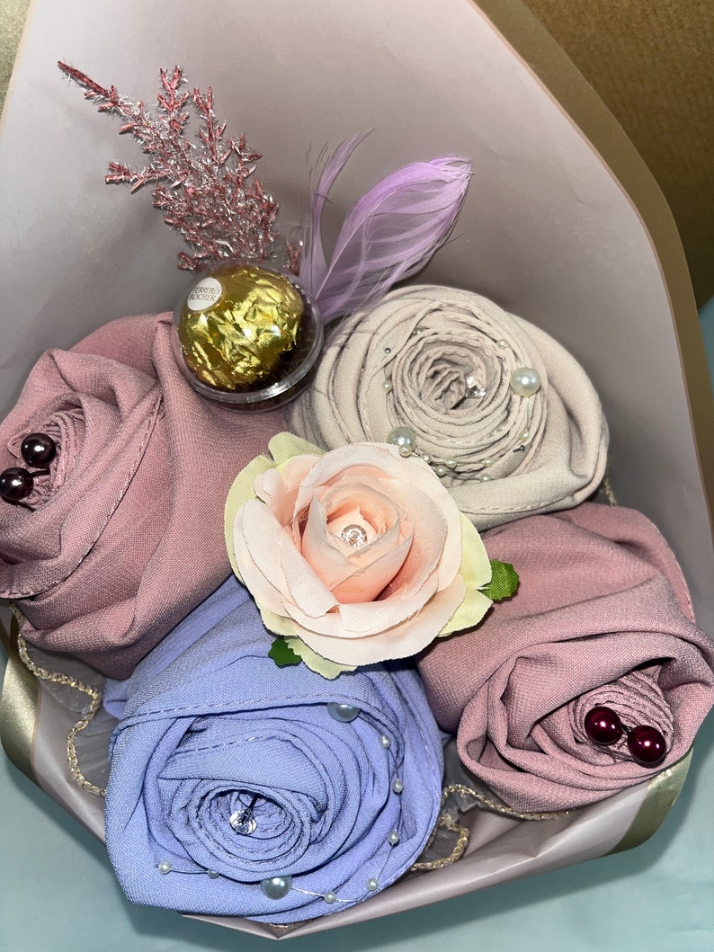 Hijab veil bouquet to personalize Mother's Day Eid wedding image 5