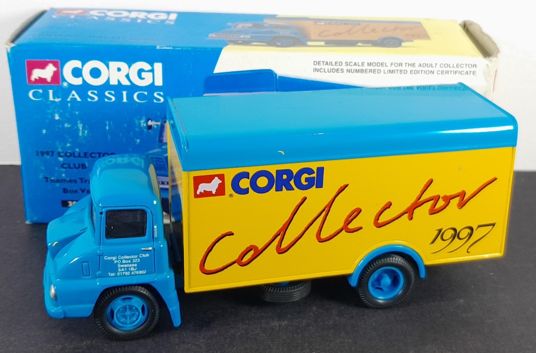 Boxed Corgi 1997 Collector Club Thames Trader Box Van - 30305 (741