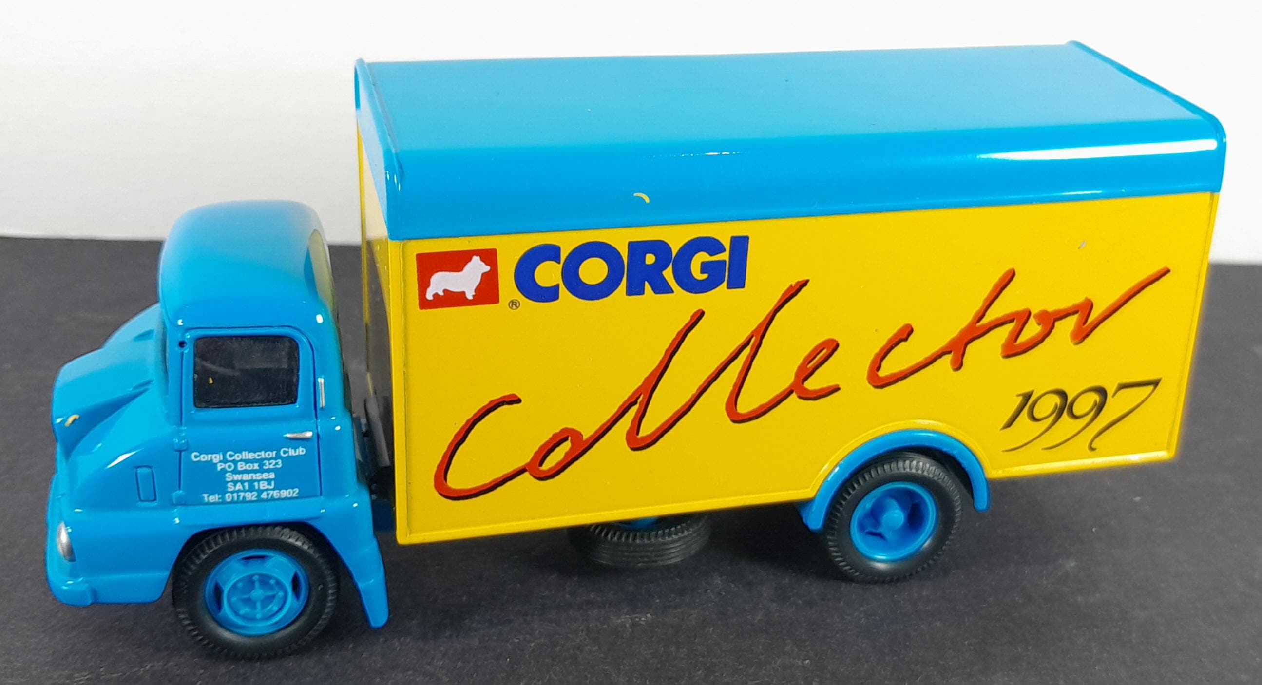 ミニカー No43 CORGI 1997 Leicester Great Britain Boxed Corgi 1997 Collector Club Thames Trader Box Van - 30305 (741