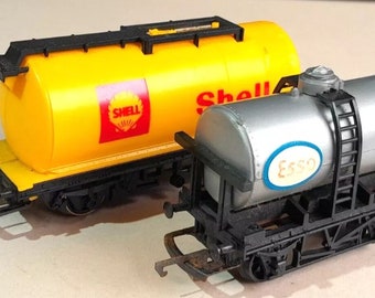 2 Hornby OO Gauge Shell & Esso Tank Wagons