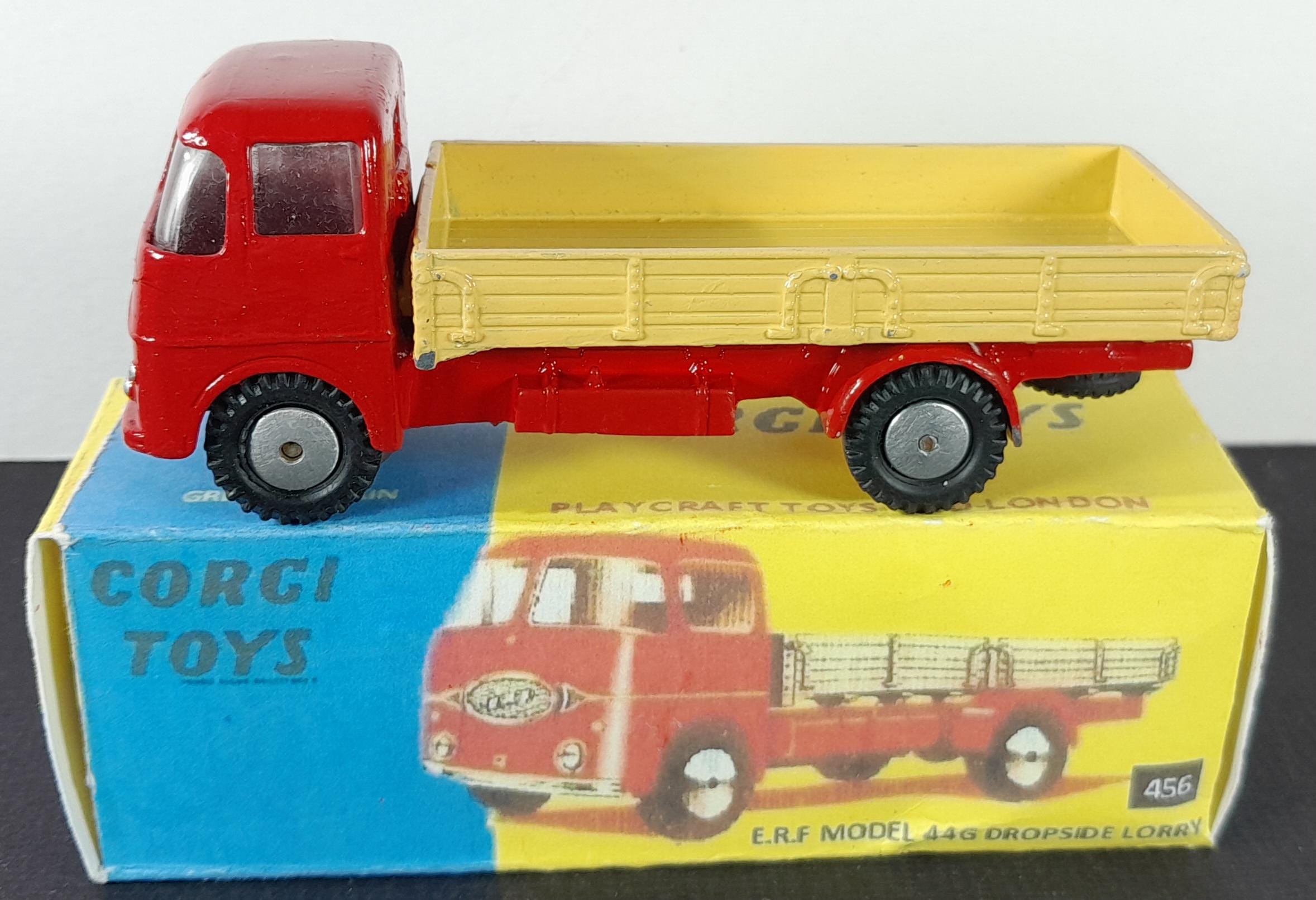 CORGI TOYS 44G ミニカー トレーラー レトロ Corgi Toys #457 E.R.F. Model 44G Platform Lorry. – DRRB