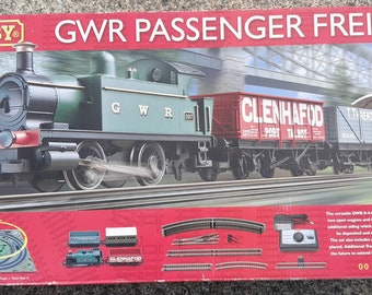 Boxed Hornby OO Gauge GWR Passenger Freight Train Set - R1138