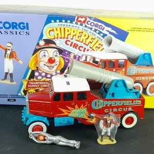 Figura de acción Corgi Chipperfields Circus Scammell Constructor Cannon & Ringmaster en caja - 17801*
