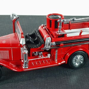Matchbox 1932 Ford AA öppen hytt brandbil - YFE09 (1224) bild 2