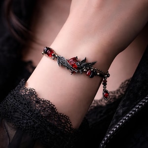 Gotische raaf armband rood kristal verstelbaar donker sieraden vampier kraai armband romantisch cadeau voor haar