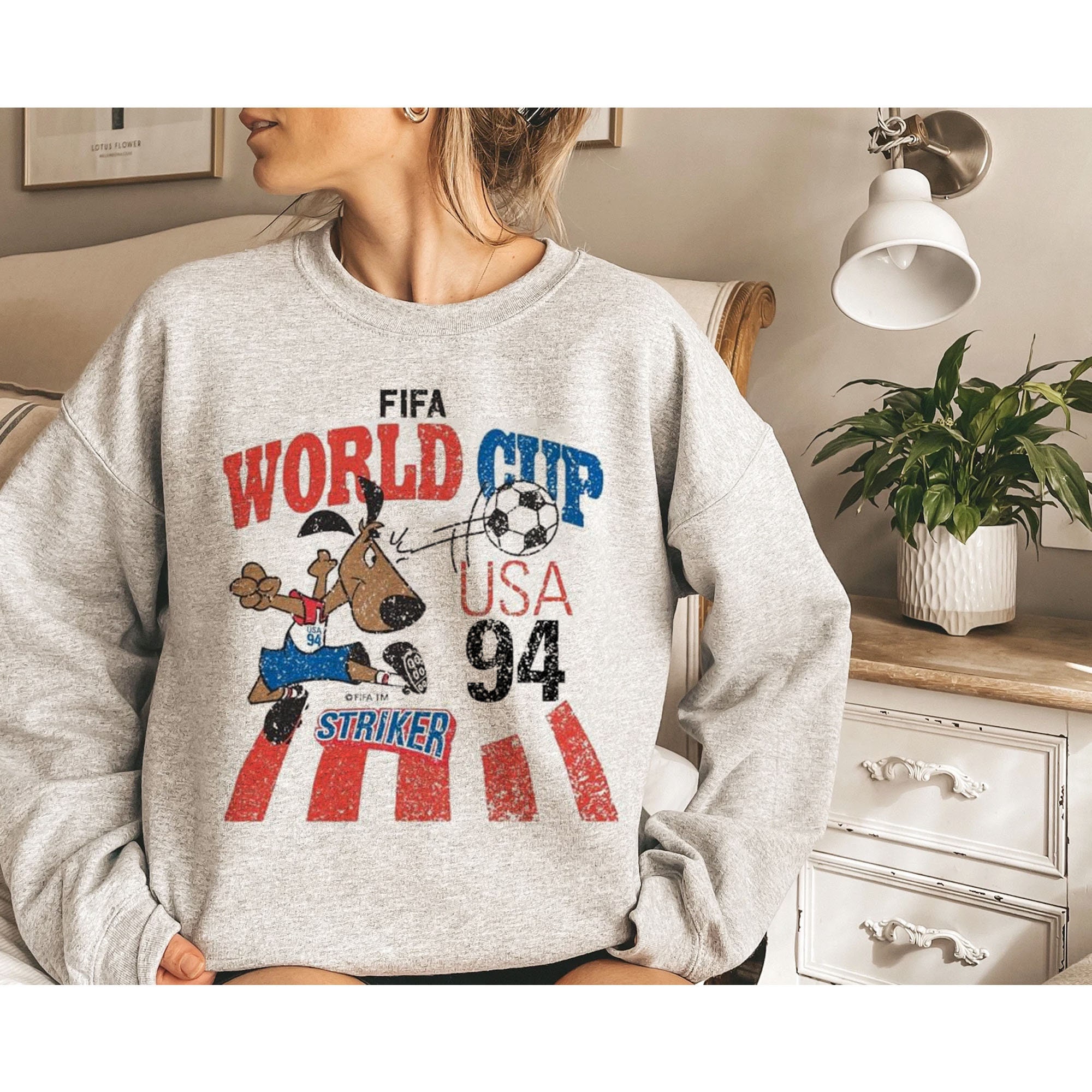 Discover Vintage 1994 USA World Cup Crewneck Sweatshirt, Striker World Cup USA 94