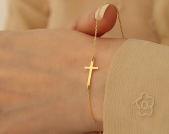 Bracelet crucifix plaqué or, bracelet crucifix élégant, bijoux crucifix, cadeaux pour nonnes, cadeau de demoiselle d'honneur, cadeau fête des mères, cadeaux maman