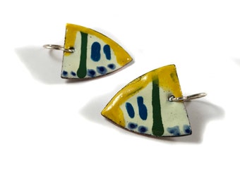 stay strong, stay safe / shield enamel earrings 05 buttercreme, yellow, blue, green