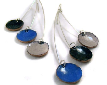 night falls on hoboken pendula enamel earrings / pale sand gray, cobalt sea blue, onyx black