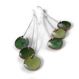 emerald isle pendula enamel earrings / spring, meadow, grass green