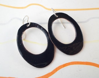midnight minimalist / black oval loop enamel earrings