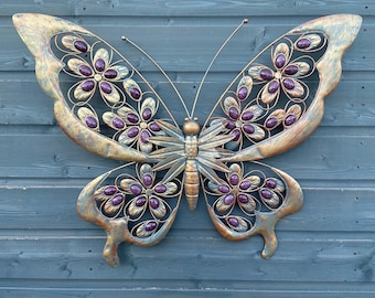 Arte de pared de jardín de mariposas de metal dorado antiguo y morado con piedras decorativas