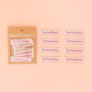 Just Sew Happy gewebte Etiketten - Mit einem Band gebunden - 8er Pack - Nähetiketten für Kleidung - Nähgeschenk