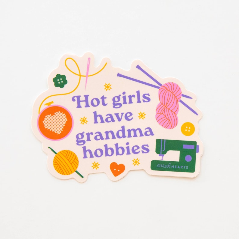 Pegatina "Chicas atractivas tienen aficiones de abuela" - Regalo artesanal - Sarah Hearts imagen 1