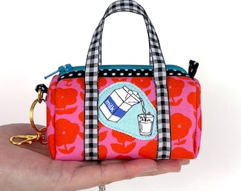 Kit de viaje pequeño – Milk Nightcap, aplique, Heather Ross, tela Ruby + Bee