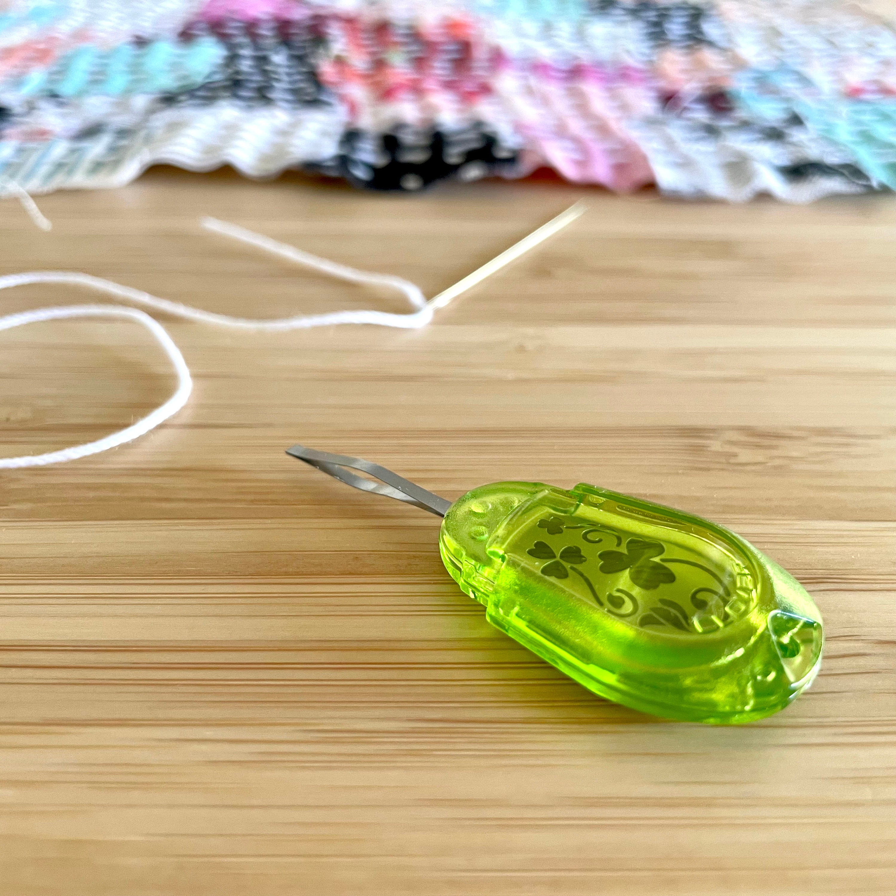 Clover Embroidery Threader Apple Green
