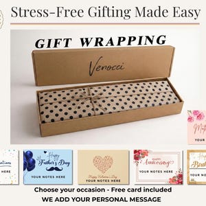 K&ouml;nnte beinhalten: Eine rechteckige Geschenkbox mit gepunktetem Geschenkpapier im Inneren. Die Box ist ge&ouml;ffnet und gibt den Inhalt frei. Der Text "GIFT WRAPPING" wird angezeigt. Mehrere Gru&szlig;karten werden mit Optionen f&uuml;r verschiedene Anl&auml;sse gezeigt.