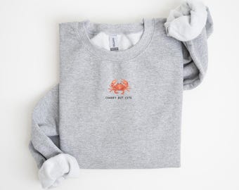 Besticktes Sweatshirt mit Rundhalsausschnitt - Crabby But Coastal Style
