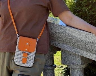 Bolso bandolera de ganchillo para teléfono: Estuche para smartphone hecho a mano, cartera pequeña de punto con cubierta naranja.