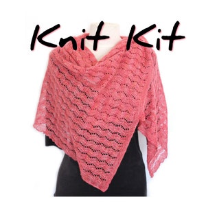 Kit à tricoter Tidal Wrap avec du fil de soie Tranquil Lace chameau teint à la main et un motif de dentelle facile image 1