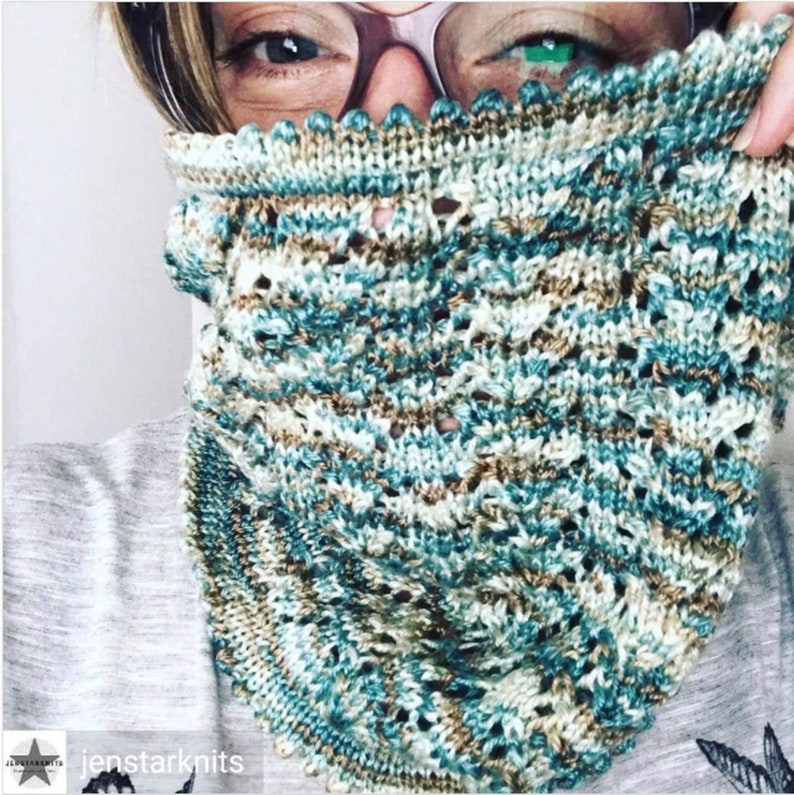 Sandy Shore Cowl knit kit in shade Sandy Toes
