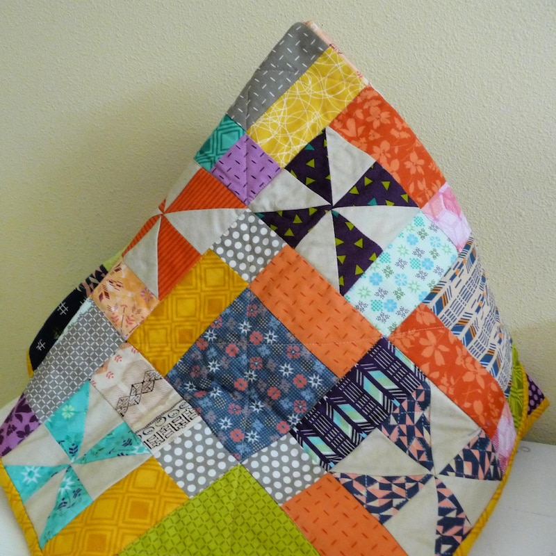 Coussin Ou Couverture Bébé 'Little Lazy Cats' - Haut De Quilt Coloré Fait Main