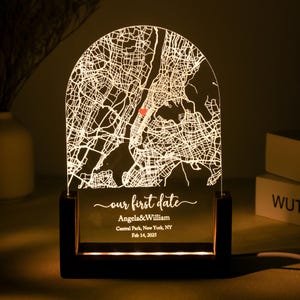 Veilleuse avec carte Notre premier rendez-vous personnalisé, plaque acrylique personnalisée avec impression de carte, veilleuse de carte où tout a commencé à LED, cadeau d'anniversaire unique
