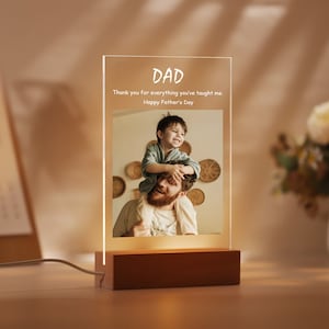 Personalisiertes Foto-Nachtlicht für den Vatertag, Papa Bild Nachtlampe mit Text, Benutzerdefinierte Acrylplakette mit Holzständer, Bestes Papa Geschenk