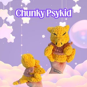 Könnte beinhalten: Zwei gelbe, gehäkelte Figuren, die einer Zeichentrickfigur ähneln, werden vor einem lila Hintergrund mit hängenden Sternen und einem Ballon gezeigt. Die Figuren haben rosa Akzente und sind mit "Chunky Psykid" beschriftet.